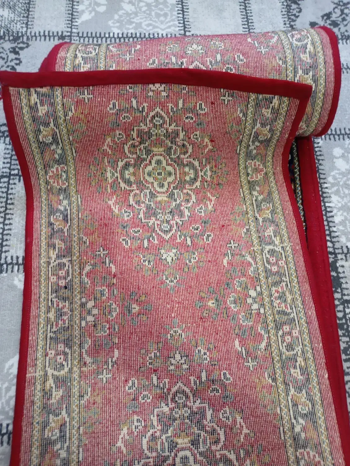 فرش کناره ۴ متر طول ونیم متر عرض|فرش|اسلام‌شهر, شهرک لاله|دیوار