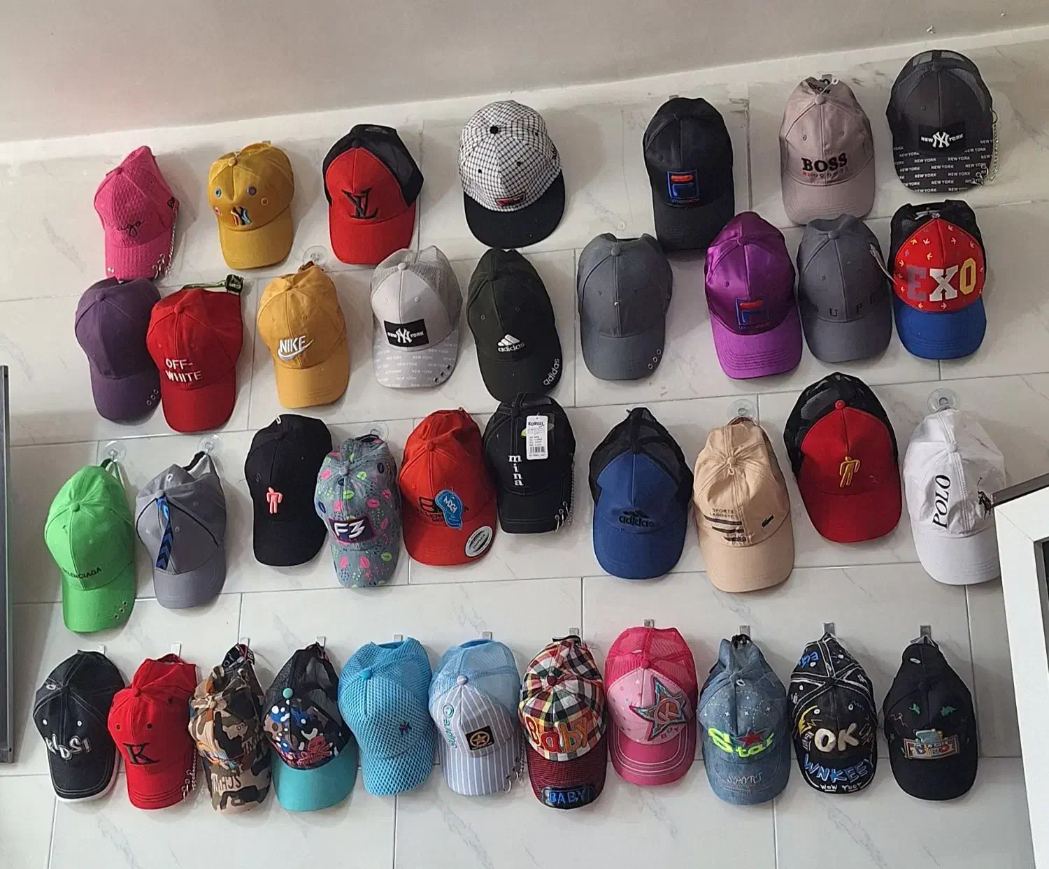 کلاه نو|لباس|بشاریات, |دیوار