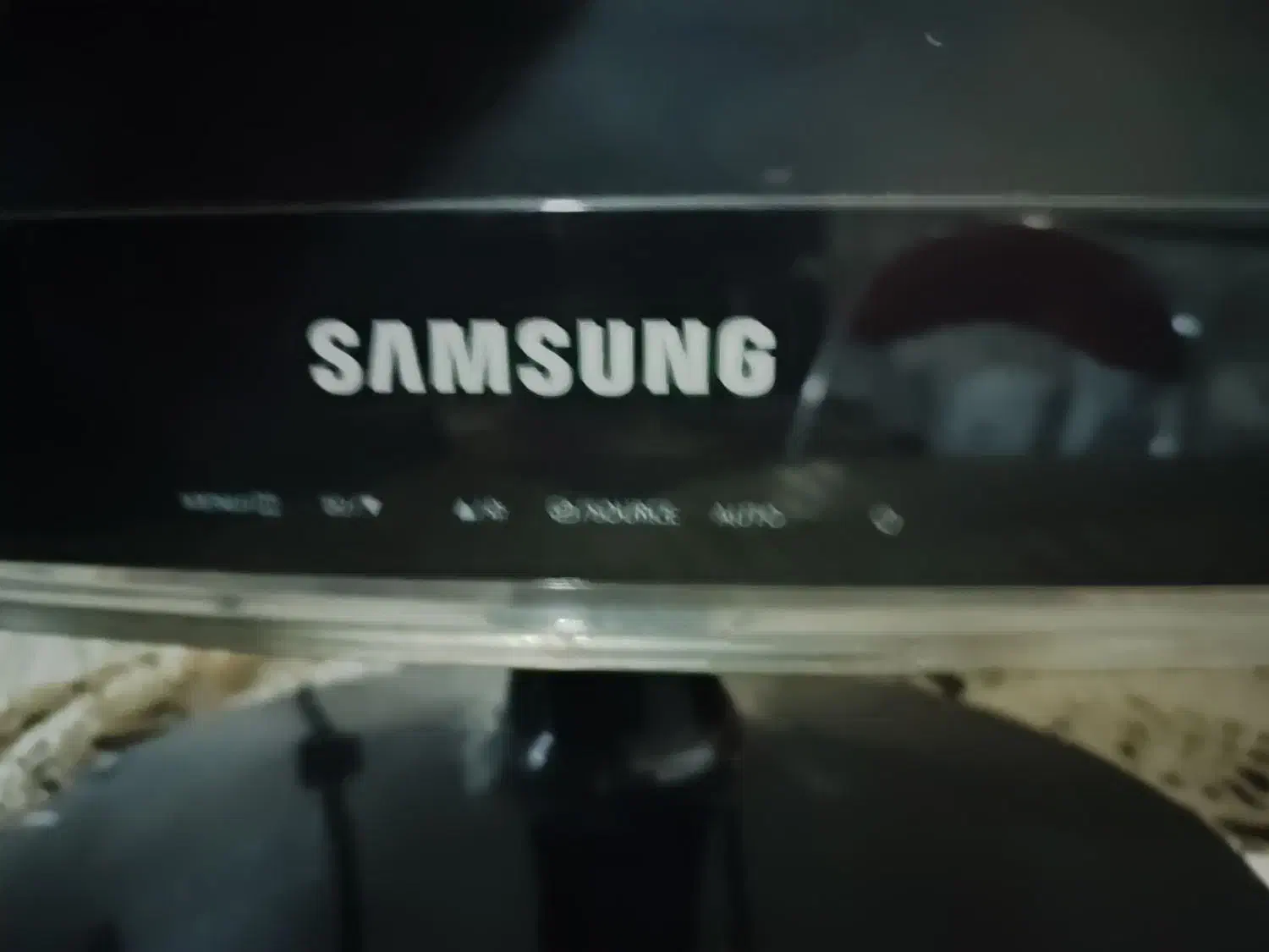 یک‌عدد‌کامپیوتر‌موجود‌است‌هر‌کس‌که‌خواست‌پیام‌بده|رایانه رومیزی|زابل, |دیوار