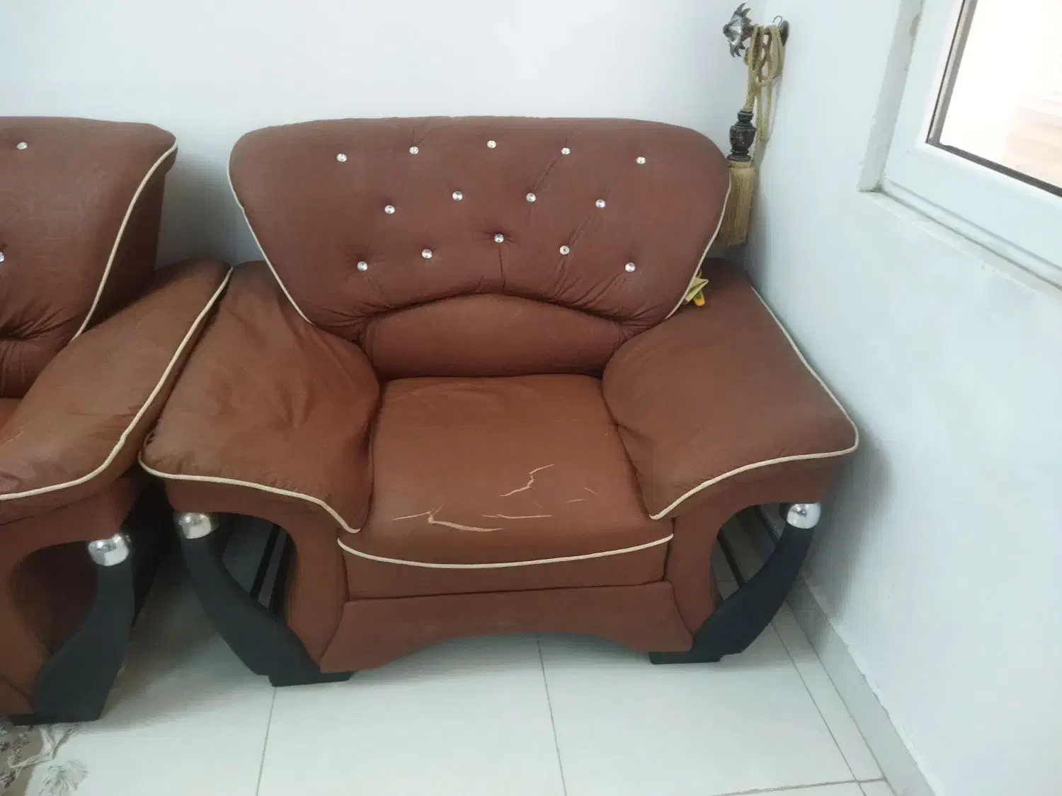 یک ست مبل و یک تخت خواب دو نفره|مبلمان خانگی و میز عسلی|بندرعباس, |دیوار