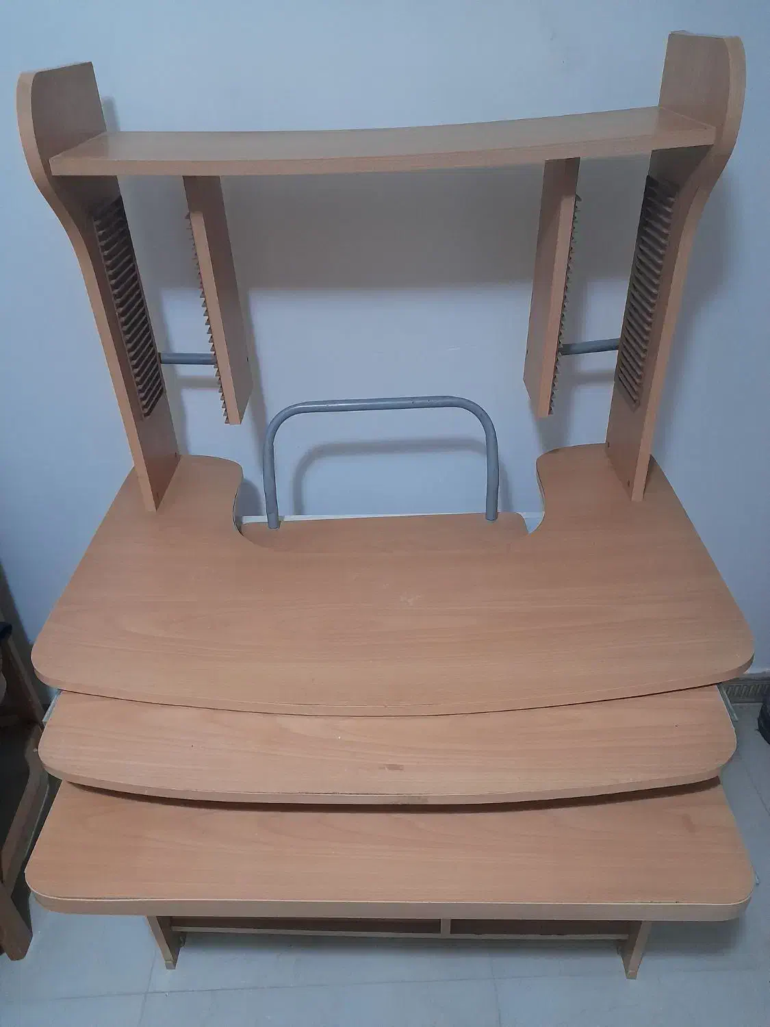 میز تحریر و کامپیوتر|میز تحریر و کامپیوتر|رشت, پاستوریزه|دیوار