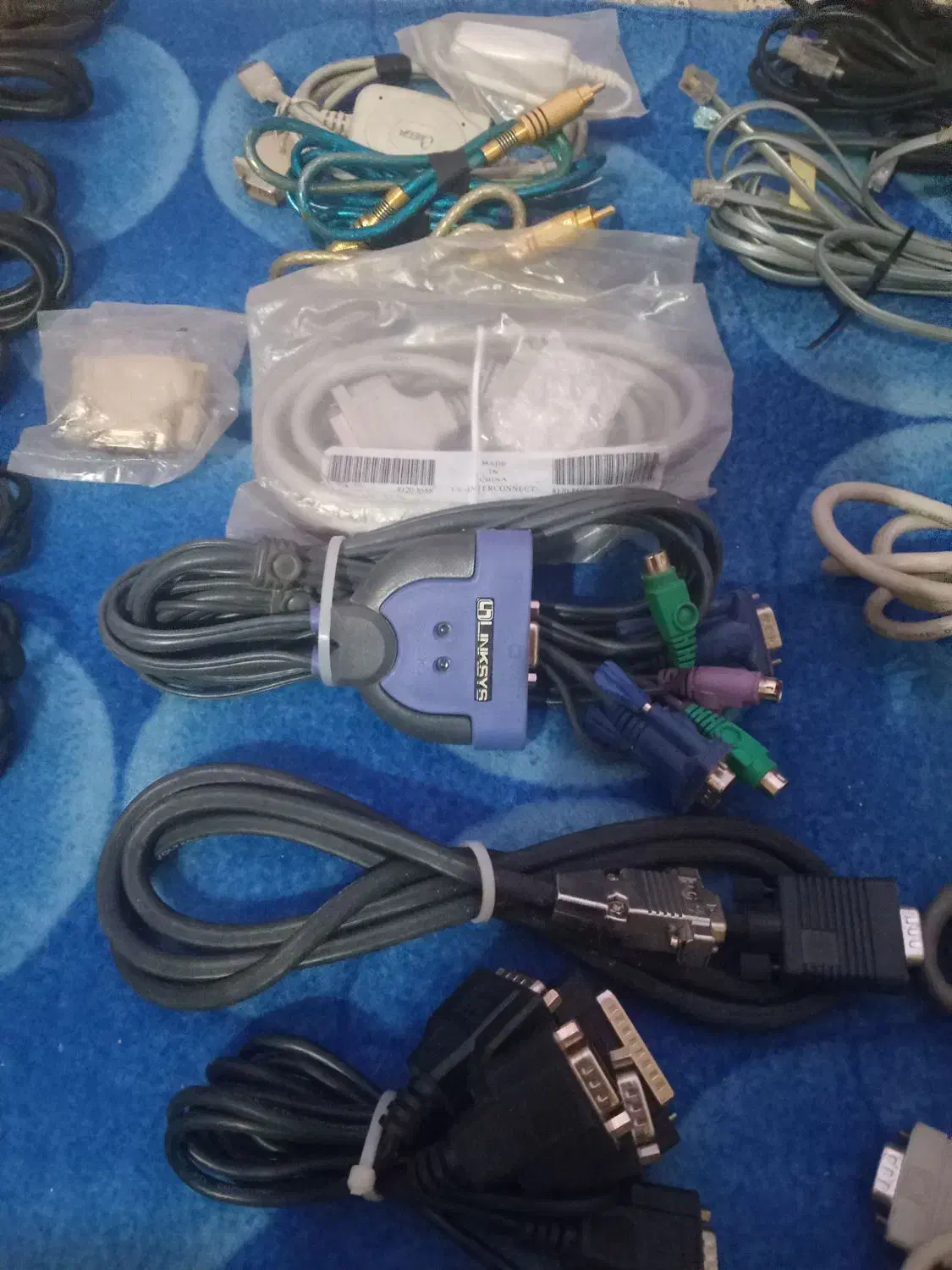 تعدادی کابل و رابط کامپیوتر|قطعات و لوازم جانبی رایانه|باغستان, |دیوار