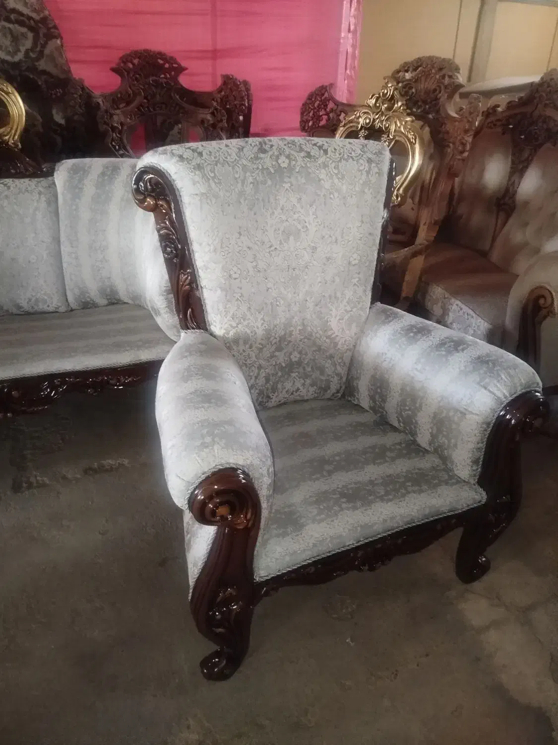 تعمیرات مبلمان رنگ کاری رویه کوبی نجاری تعویض پارچ|مبلمان خانگی و میز عسلی|مشکیندشت, |دیوار