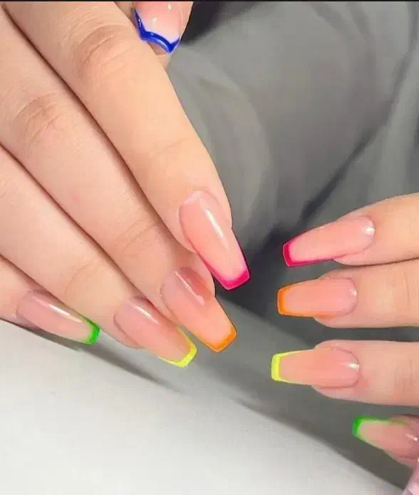 خدمات وآموزش کاشت ناخن فقط200آموزش1500|خدمات آرایشگری و زیبایی|کرمانشاه, |دیوار