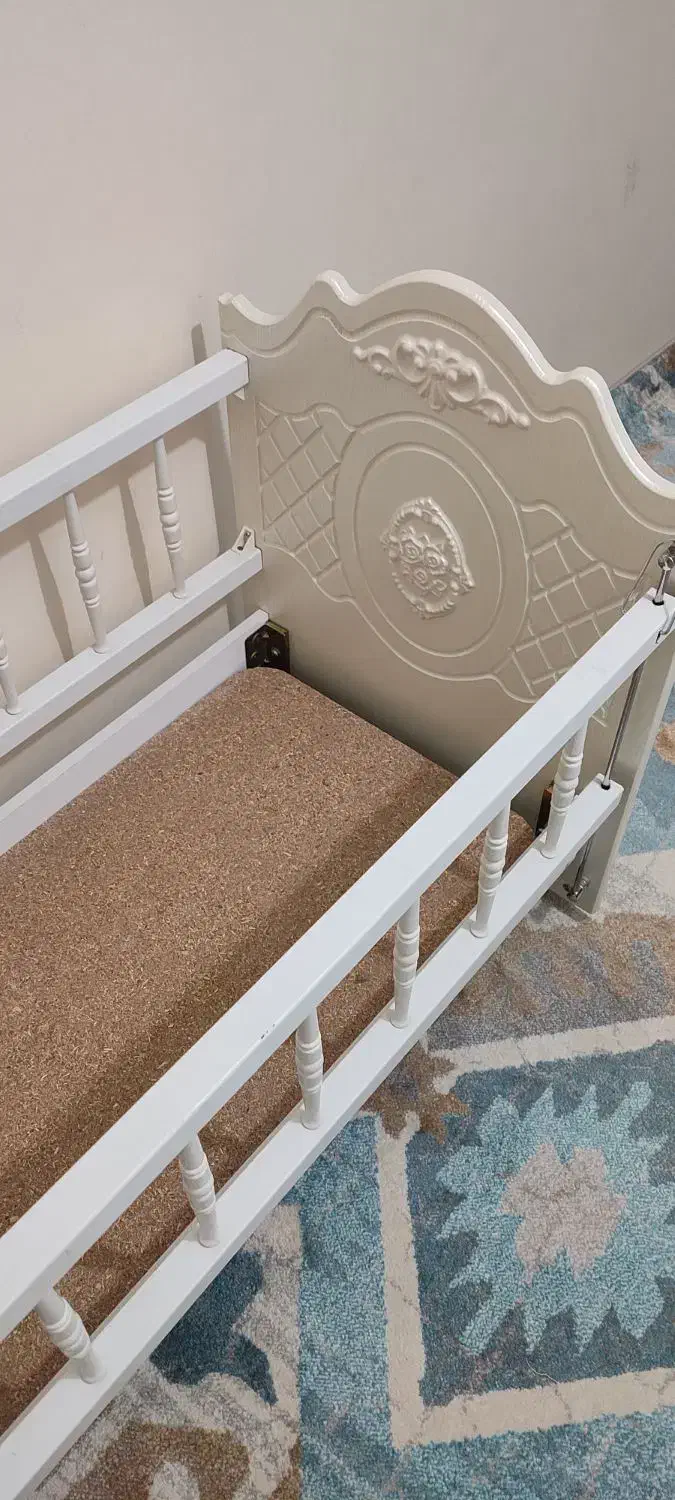 تخت نوزادکنارتخت مادرحالت گهواره وثابت|تخت و صندلی بچه|پردیس, فاز ۲|دیوار