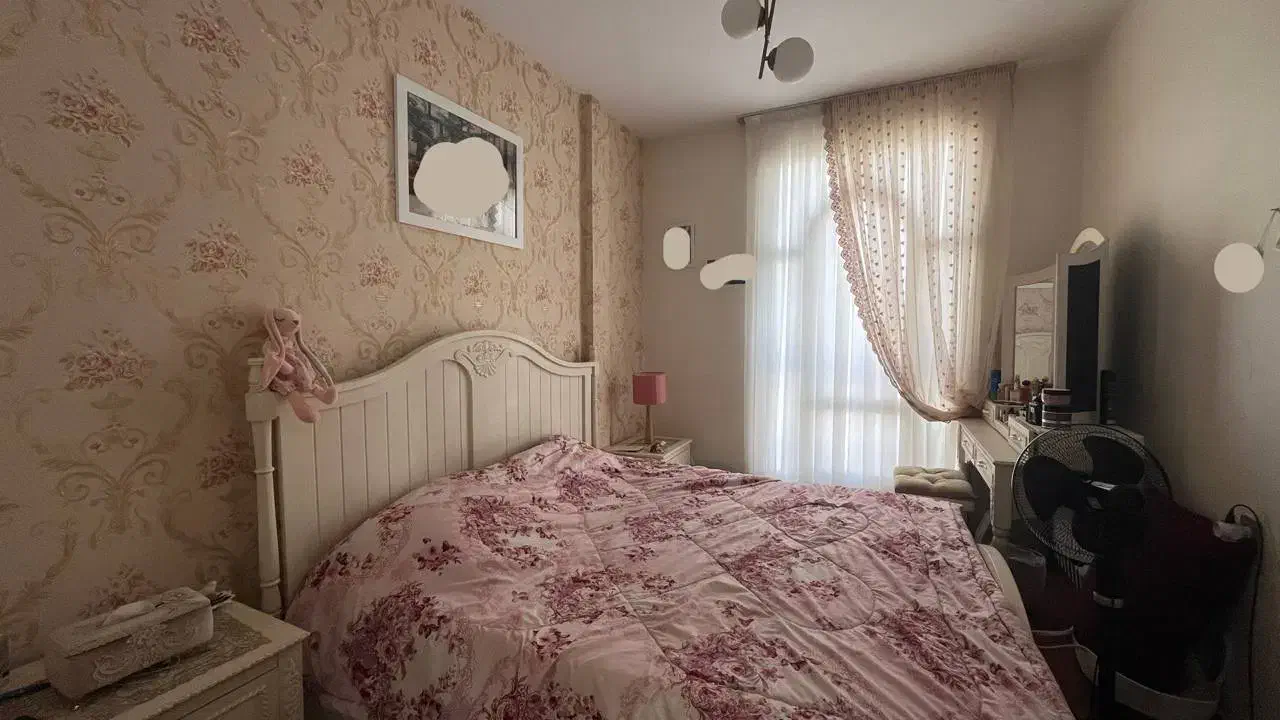 ۹۰ متر، مرزداران، لاله