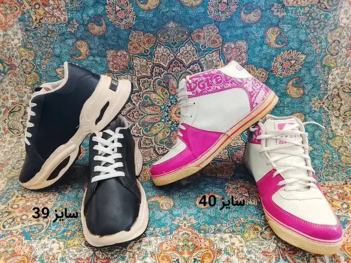 درود خدمت دوستان چند عدد کفش اسپرت سایز 39|کیف، کفش، کمربند|شیراز, فخرآباد (دروازه کازرون)|دیوار
