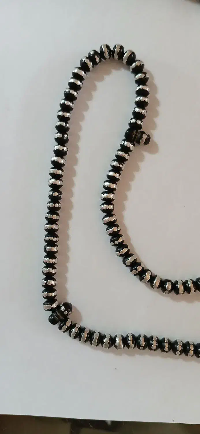 تسبیح نقره کوب سالم ۱۰۱ عدد و سندلوس کهنه المان|کلکسیون اشیاء عتیقه|هشتگرد, هشتگرد قدیم|دیوار