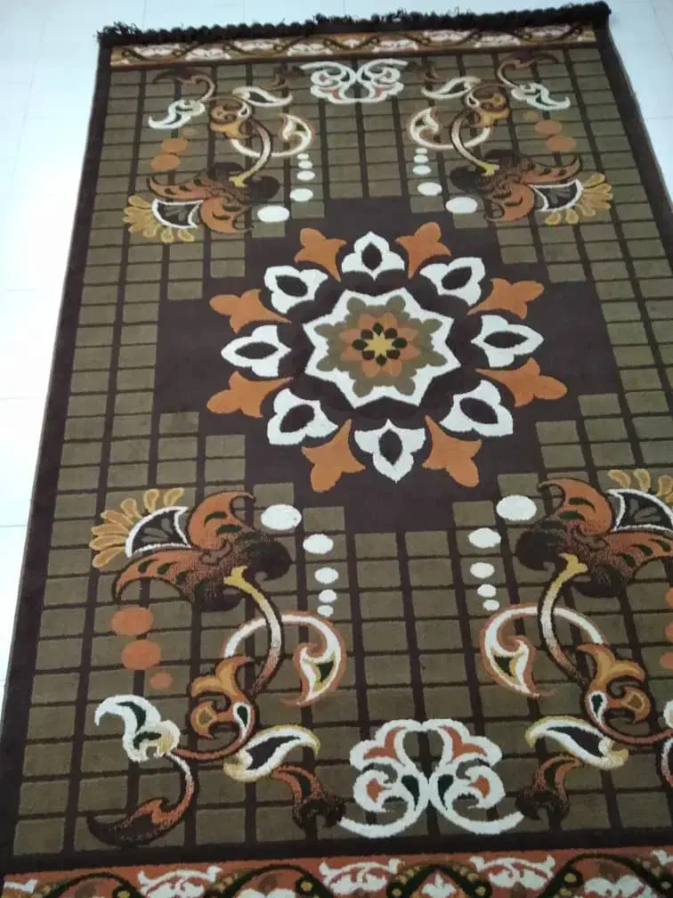 فرش شش متری در حد نو|فرش|رشت, کوی قدس|دیوار