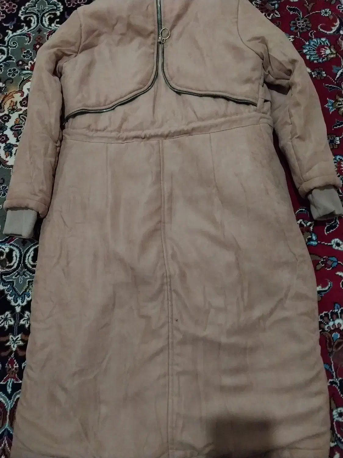 کاپشن|لباس|قلعه نو, |دیوار