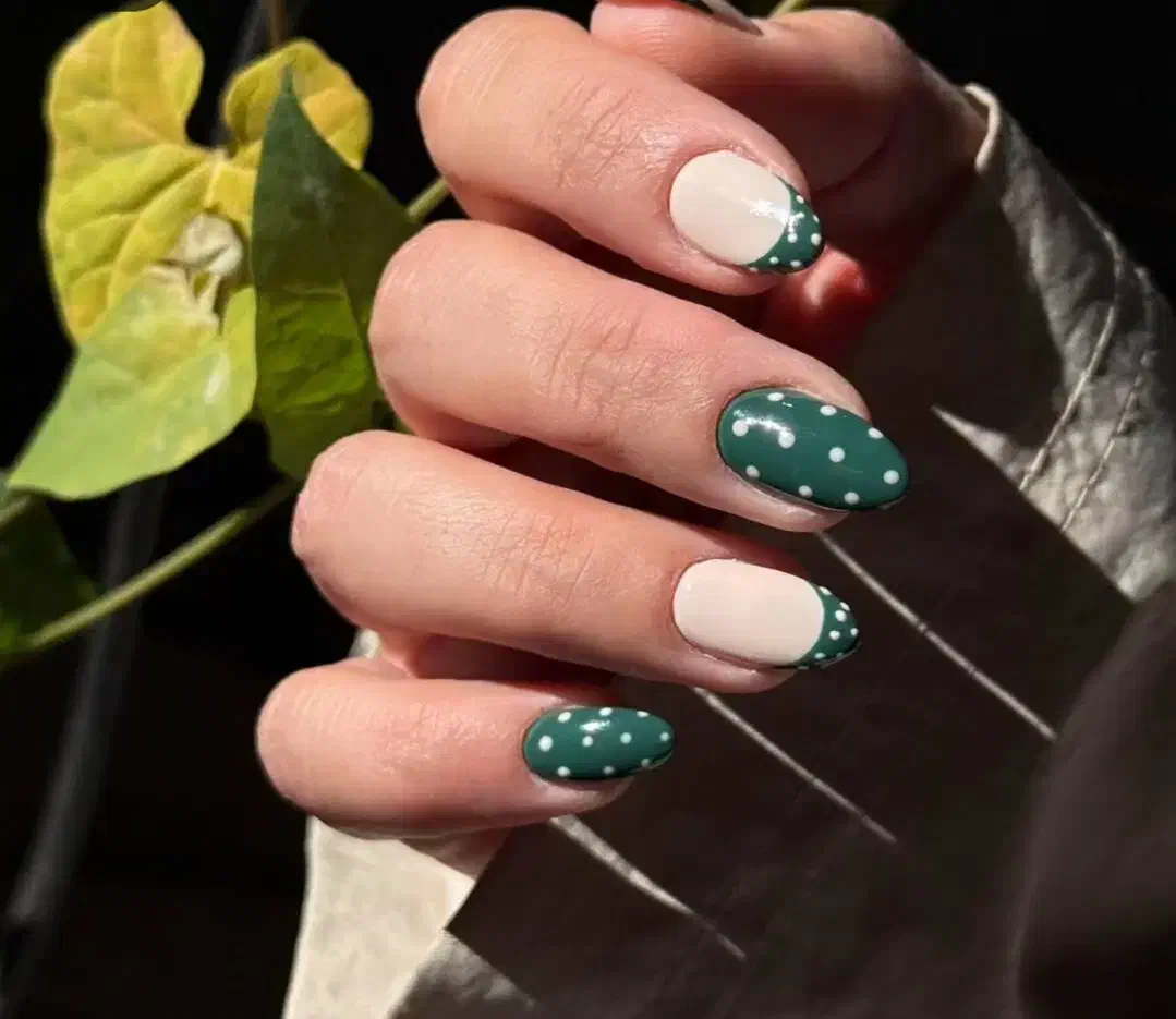 کاشت ناخن ومژه|خدمات آرایشگری و زیبایی|شیراز, گویم|دیوار