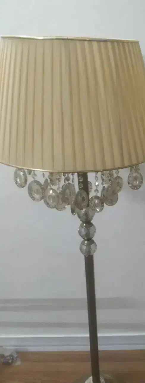 آباژور کنار سالون|چراغ خواب و آباژور|اصفهان, خواجو|دیوار