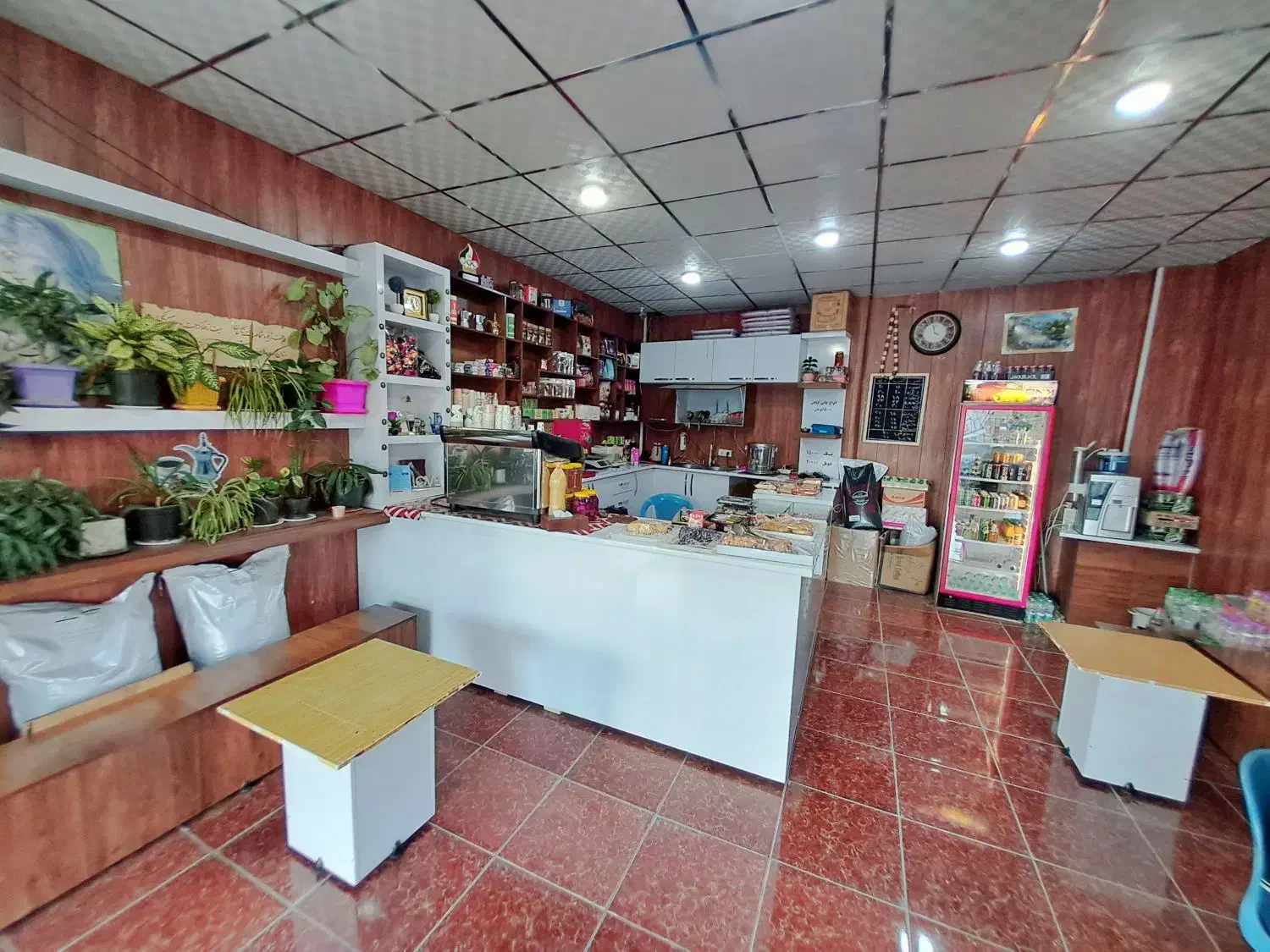 نیازمندنیروپسربرای کافه صبحانه|استخدام خدمات فروشگاه و رستوران|بهبهان, |دیوار