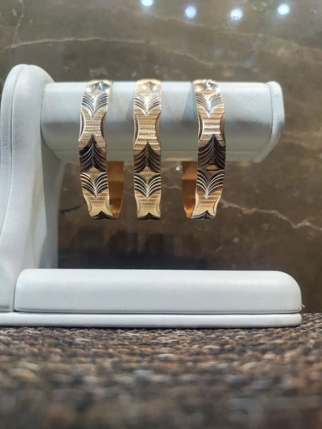 النگو فنری|جواهرات|همدان, |دیوار