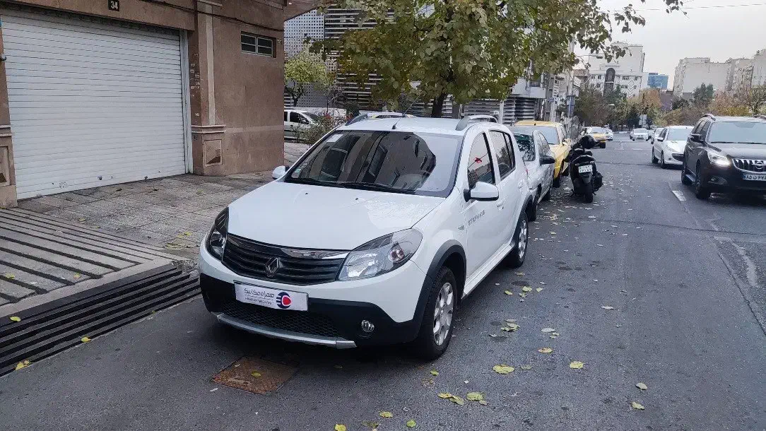 ساندرو استپ وی 1398کم کار|خودرو سواری و وانت|تهران, فلسطین (میدان انقلاب)|دیوار