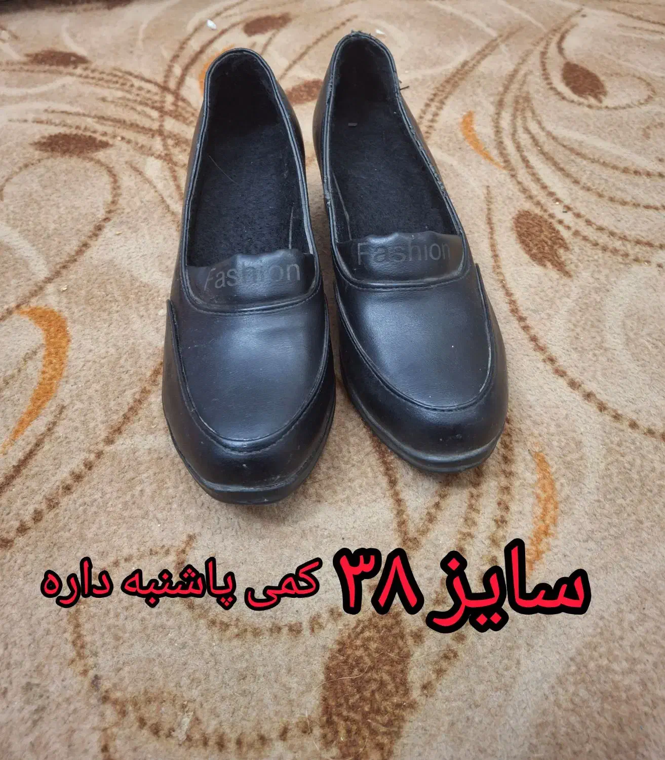 تعدادی کفش و کیف|کیف، کفش، کمربند|دزفول, |دیوار