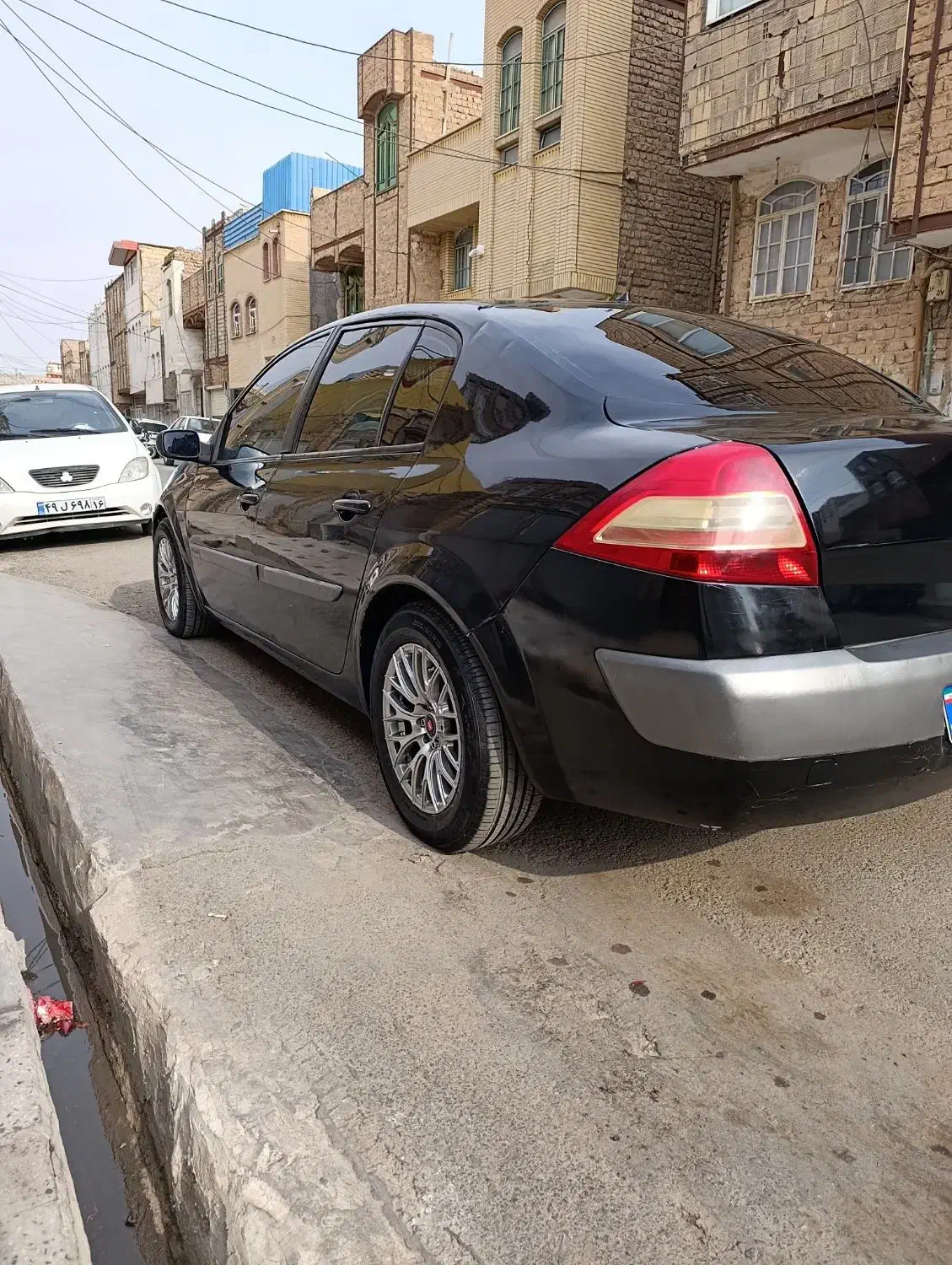 مگان ۲۰۰۰اتومات|خودرو سواری و وانت|قم, شهرک امام حسین|دیوار