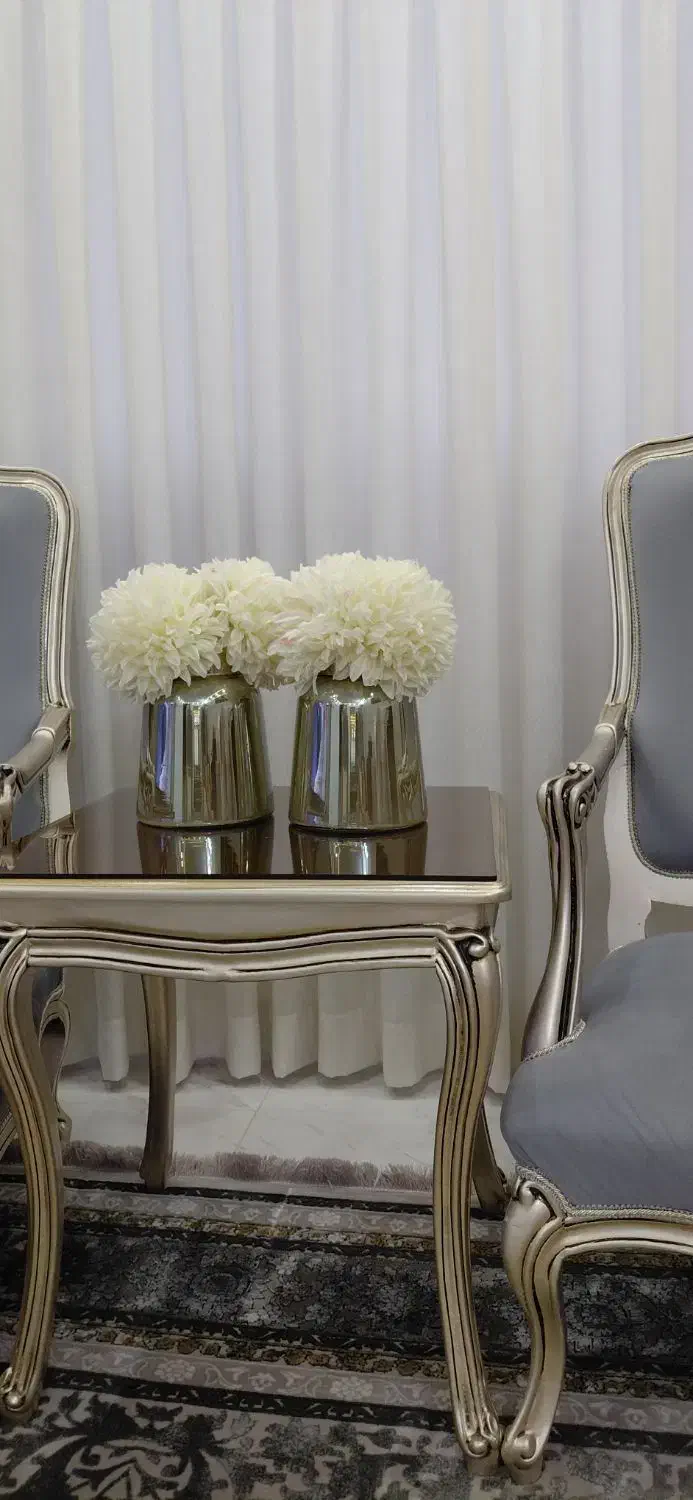 گلدان شیشه ای همراه گل|صنایع دستی و سایر لوازم تزئینی|مشهد, ایثارگران|دیوار