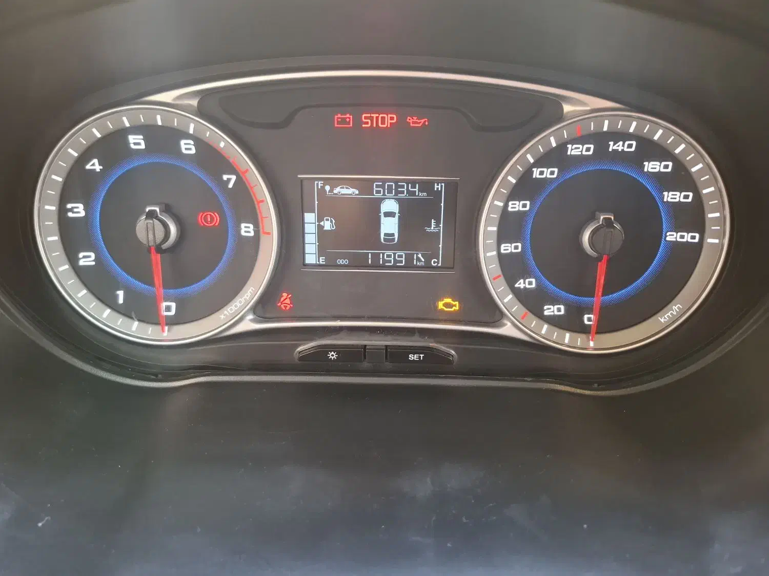 کویک R مدل ۱۴۰۲ خانگی|خودرو سواری و وانت|شیراز, شیشه‌گری|دیوار