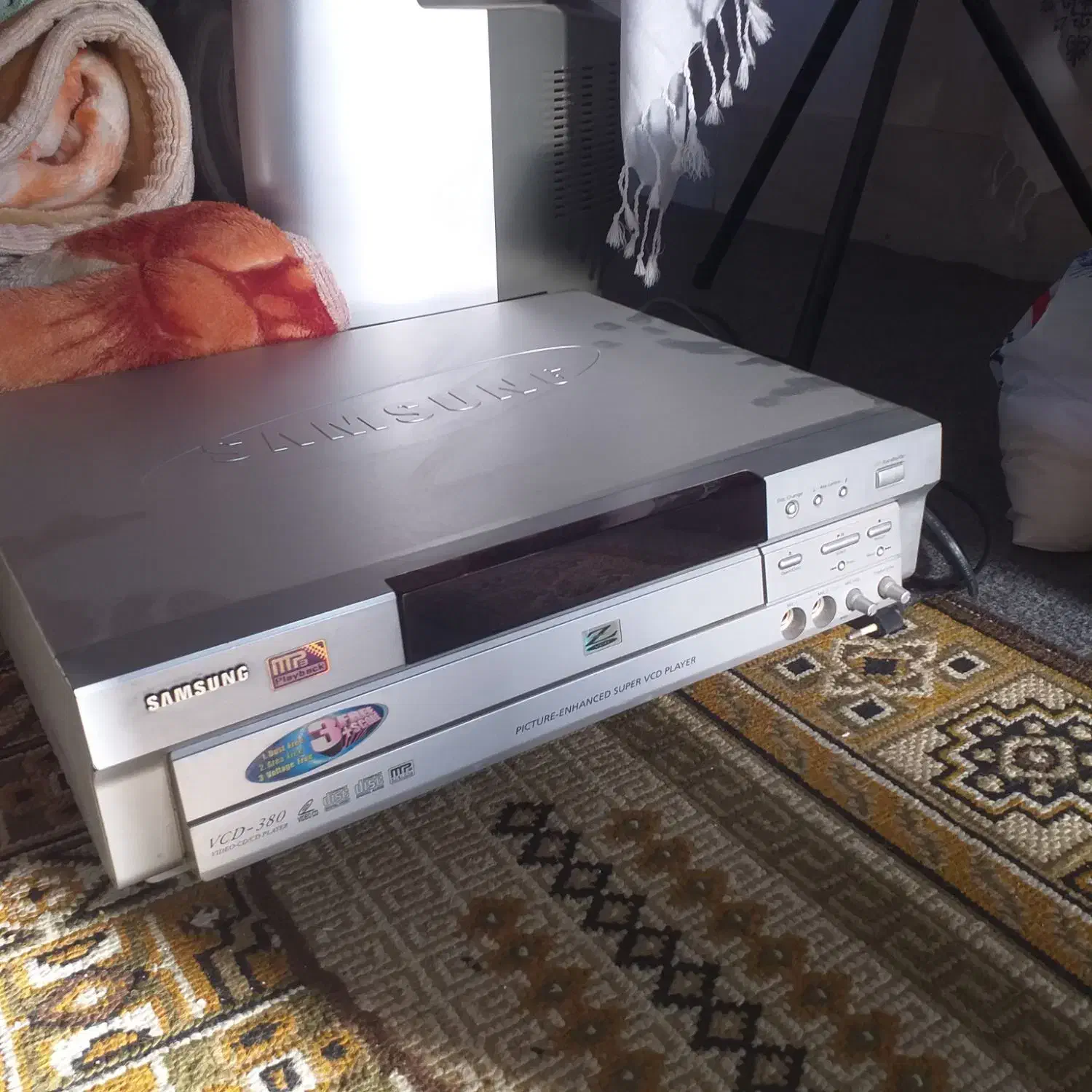 تلویزیون ۲۱ و۱۴ اینچ|تلویزیون و پروژکتور|گنبد کاووس, |دیوار