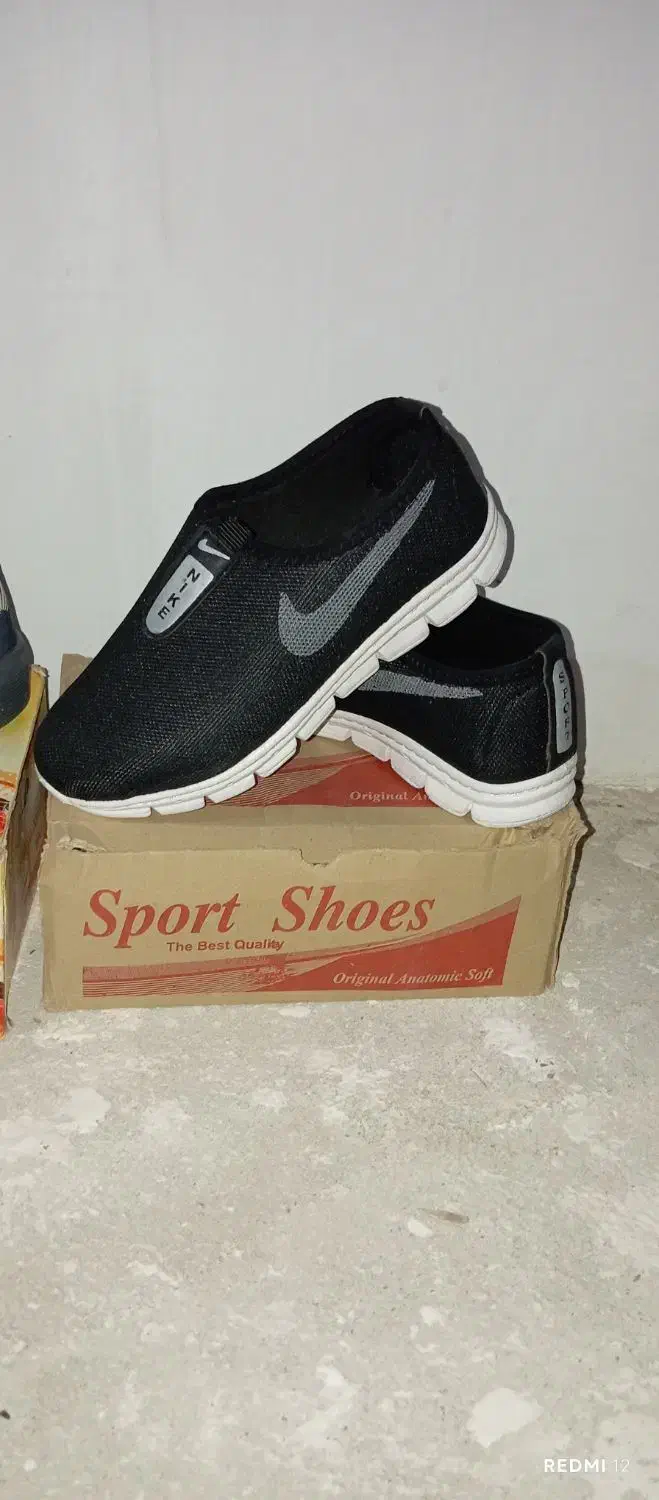 کفش|کیف، کفش، کمربند|سلماس, |دیوار