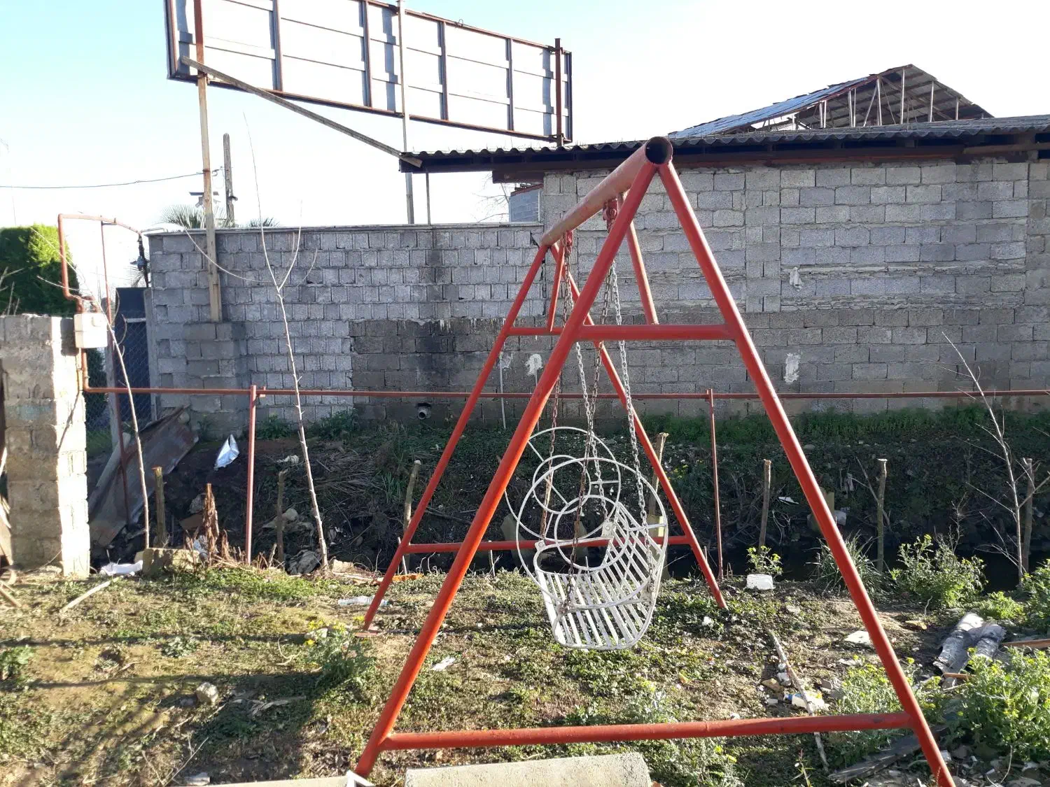 تاب آهنی|اسباب و اثاث بچه|صومعه‌سرا, |دیوار