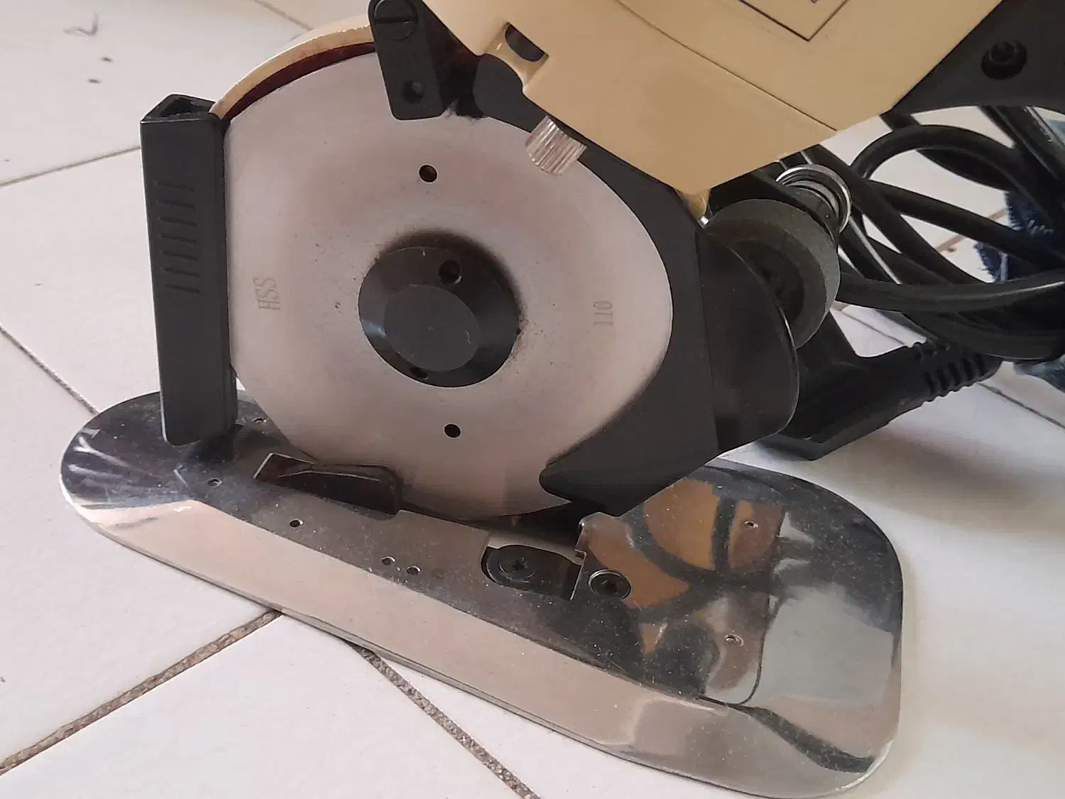 قیچی برقی 8پر ، جک 110|لوازم خیاطی و بافتنی|کرج, عظیمیه|دیوار