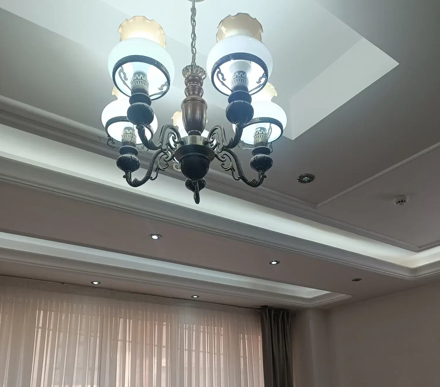 لوستر پنج شعله|لوستر و چراغ آویز|قم, بنیاد|دیوار