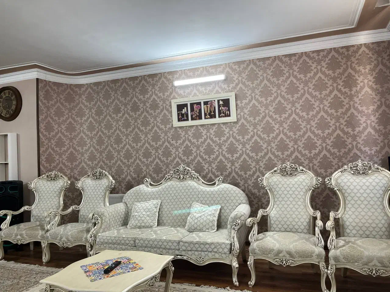 مبل سلطنتی و راحتی همراه میز غذاخوری|مبلمان خانگی و میز عسلی|بجنورد, |دیوار