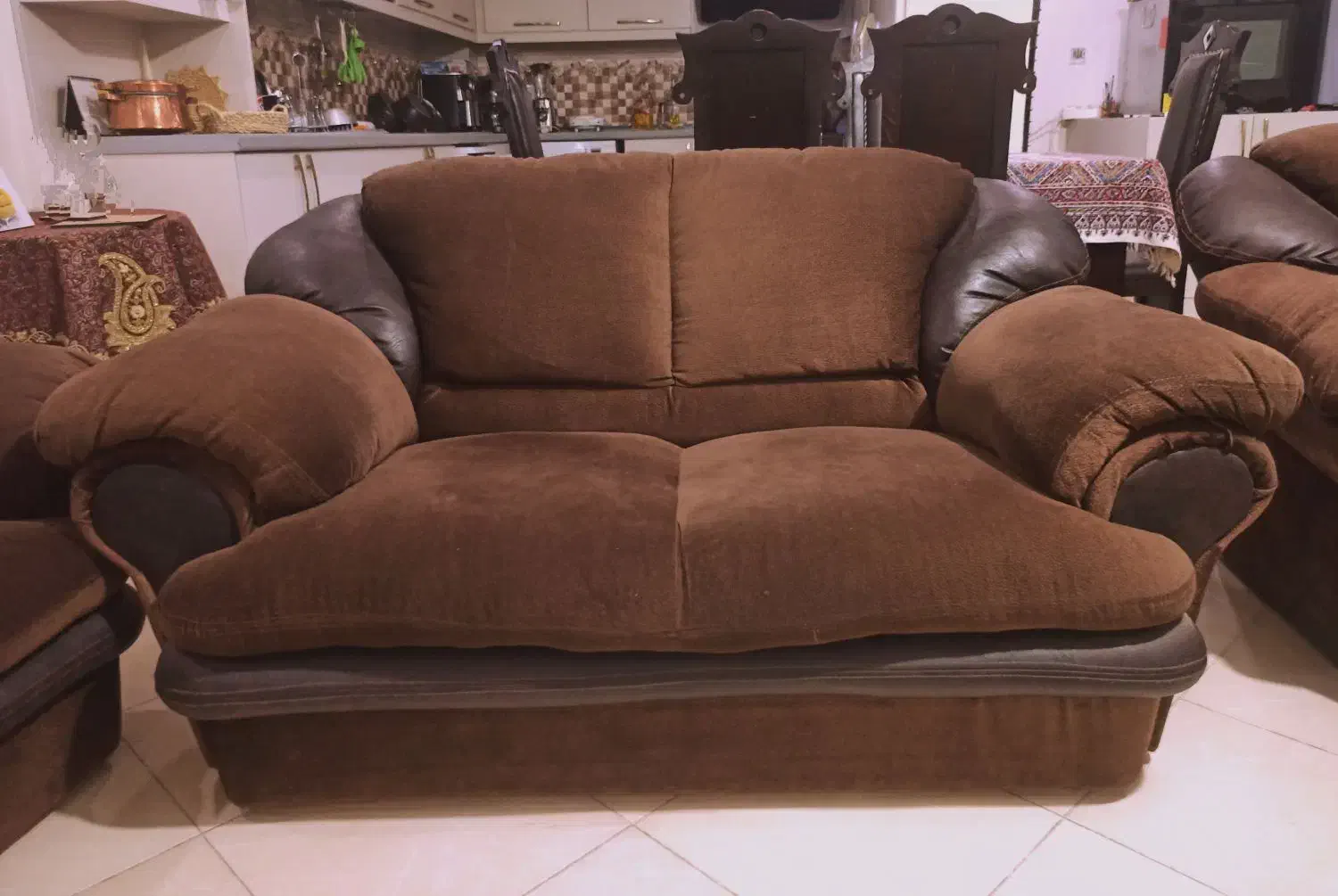 فروش مبل و میز غذاخوری دست دوم|مبلمان خانگی و میز عسلی|اصفهان, بهارستان|دیوار