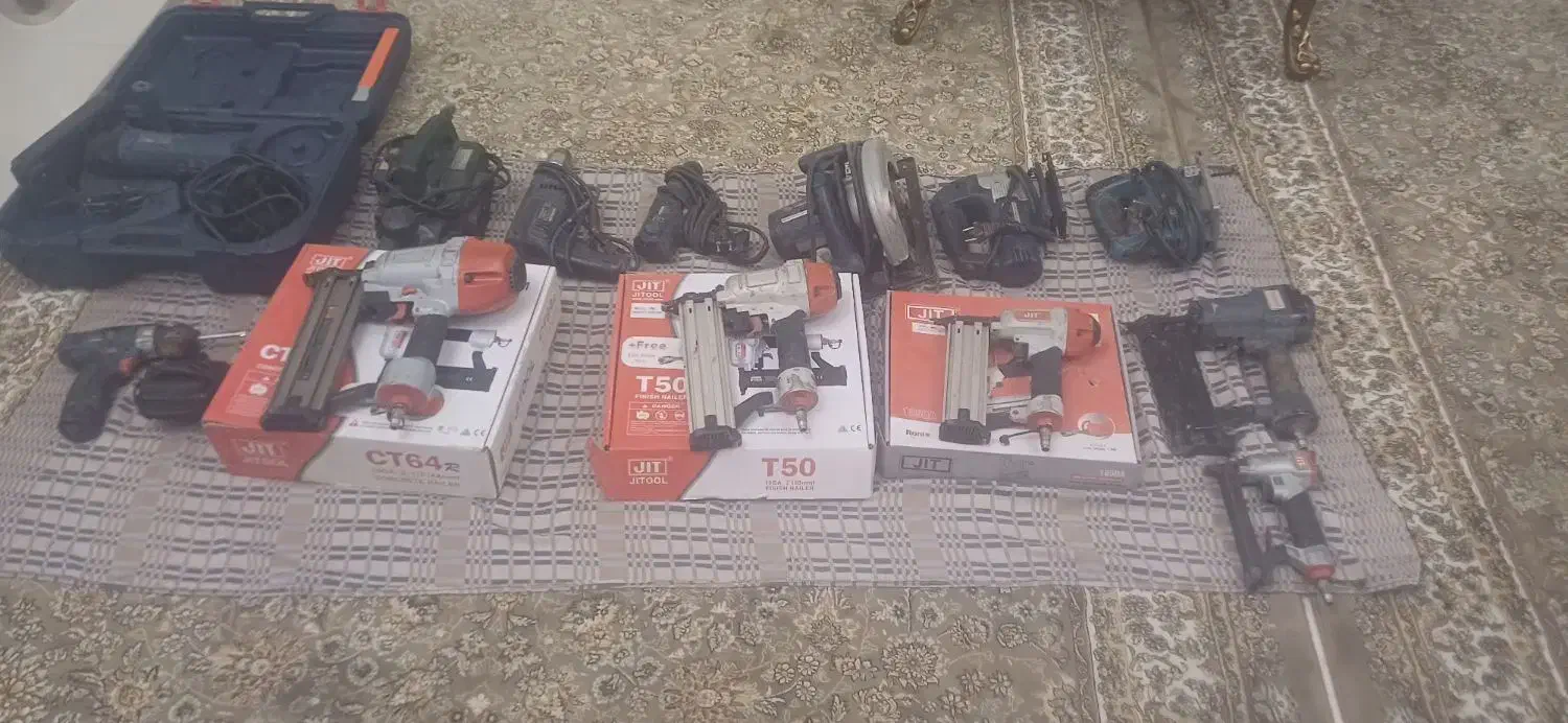 ساخت و نصب انواع پله هایه چوبی.‌کف پله چوب روس|خدمات پیشه و مهارت|چهارباغ, |دیوار