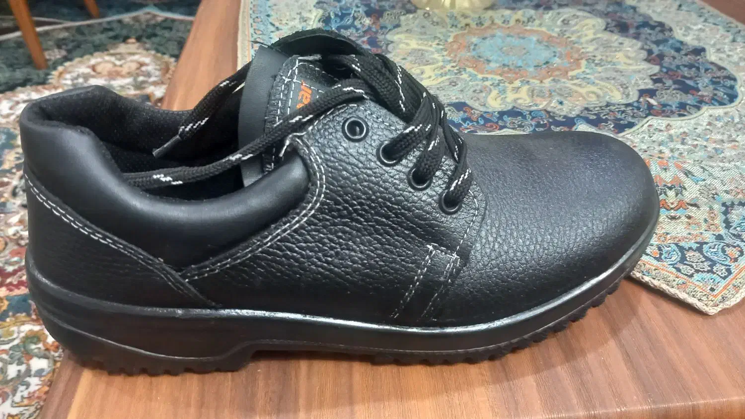 کفش کار ایمنی|کیف، کفش، کمربند|زارچ, |دیوار