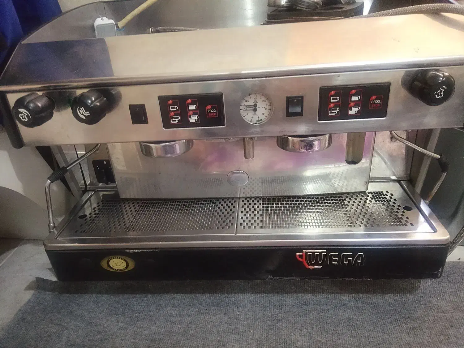 دستگاه قهوه ساز وگا ایتالیایی ویکدستگاه آسیاب|کافی‌شاپ و رستوران|بندرعباس, |دیوار