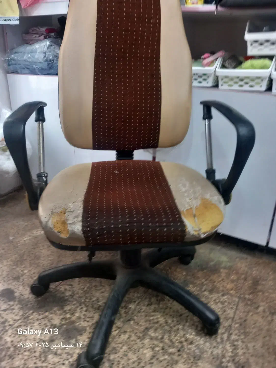 صندلی چرخ دار|صندلی و نیمکت|ماسال, |دیوار