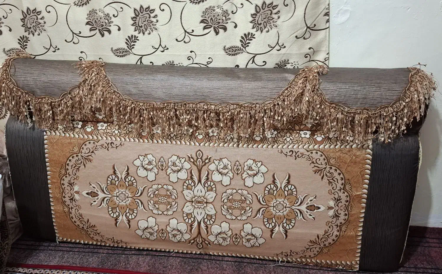 سه عدد پشتی|پشتی|کامیاران, |دیوار