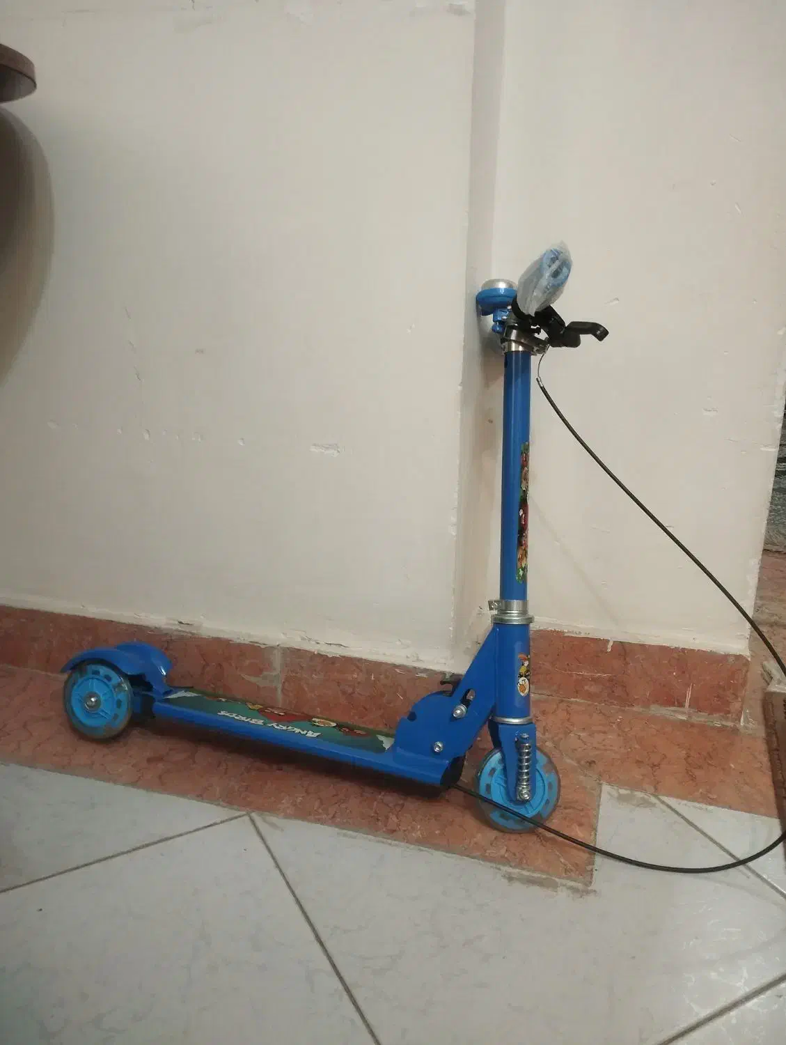 اسکوتر|دوچرخه، اسکیت، اسکوتر|پیشوا, |دیوار