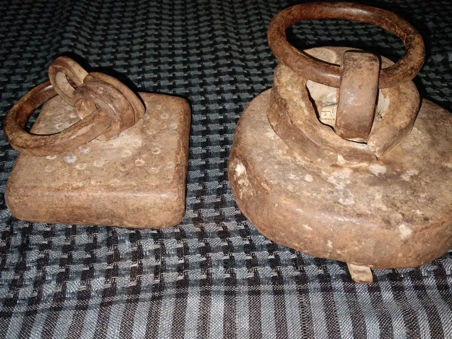 ترازو دو کفه ای قدیمی|کلکسیون اشیاء عتیقه|کاشان, عربها|دیوار