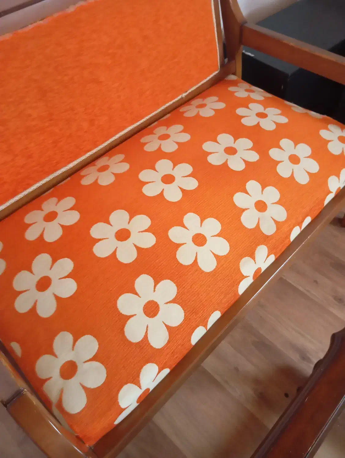 مبل راحتی ، هفت نفره|مبلمان خانگی و میز عسلی|چمستان, |دیوار