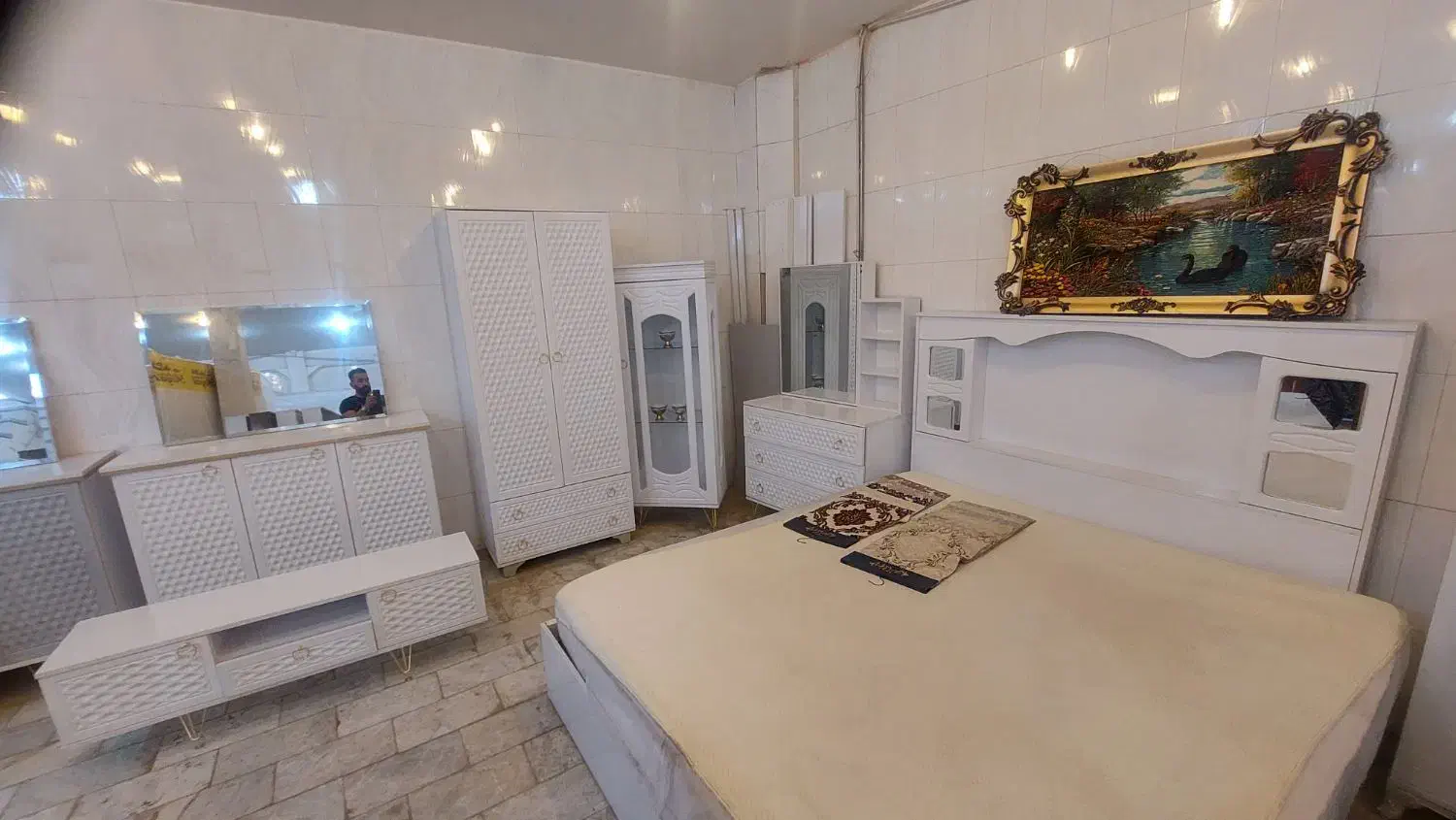 سرویی خواب عروس|تخت و سرویس خواب|شیروان (خراسان), |دیوار