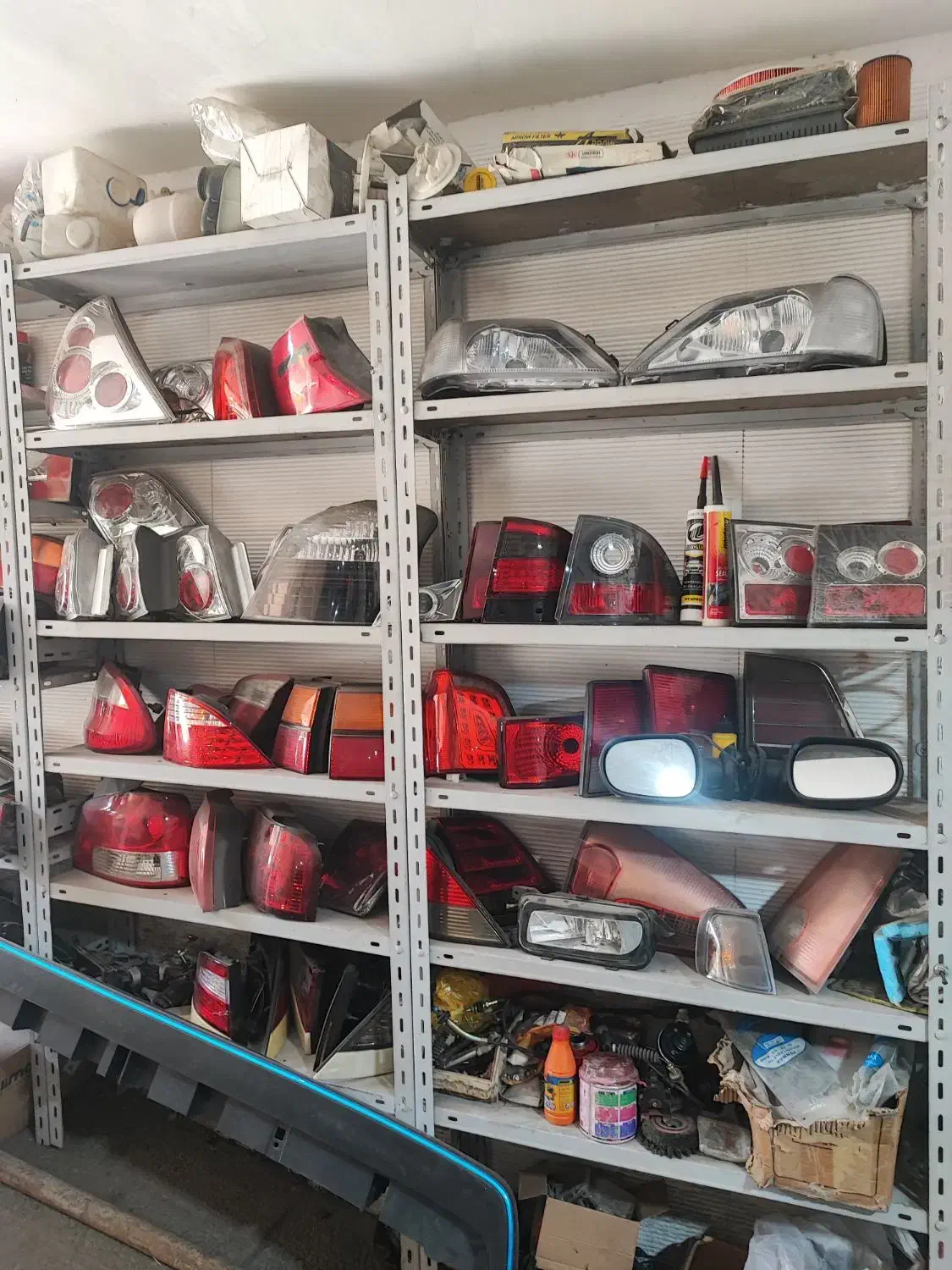 لوازم چراغ خودرو بدلیل تغییر شغل یکجا بفروش میرسد|قطعات یدکی و لوازم جانبی|تهران, مظاهری|دیوار