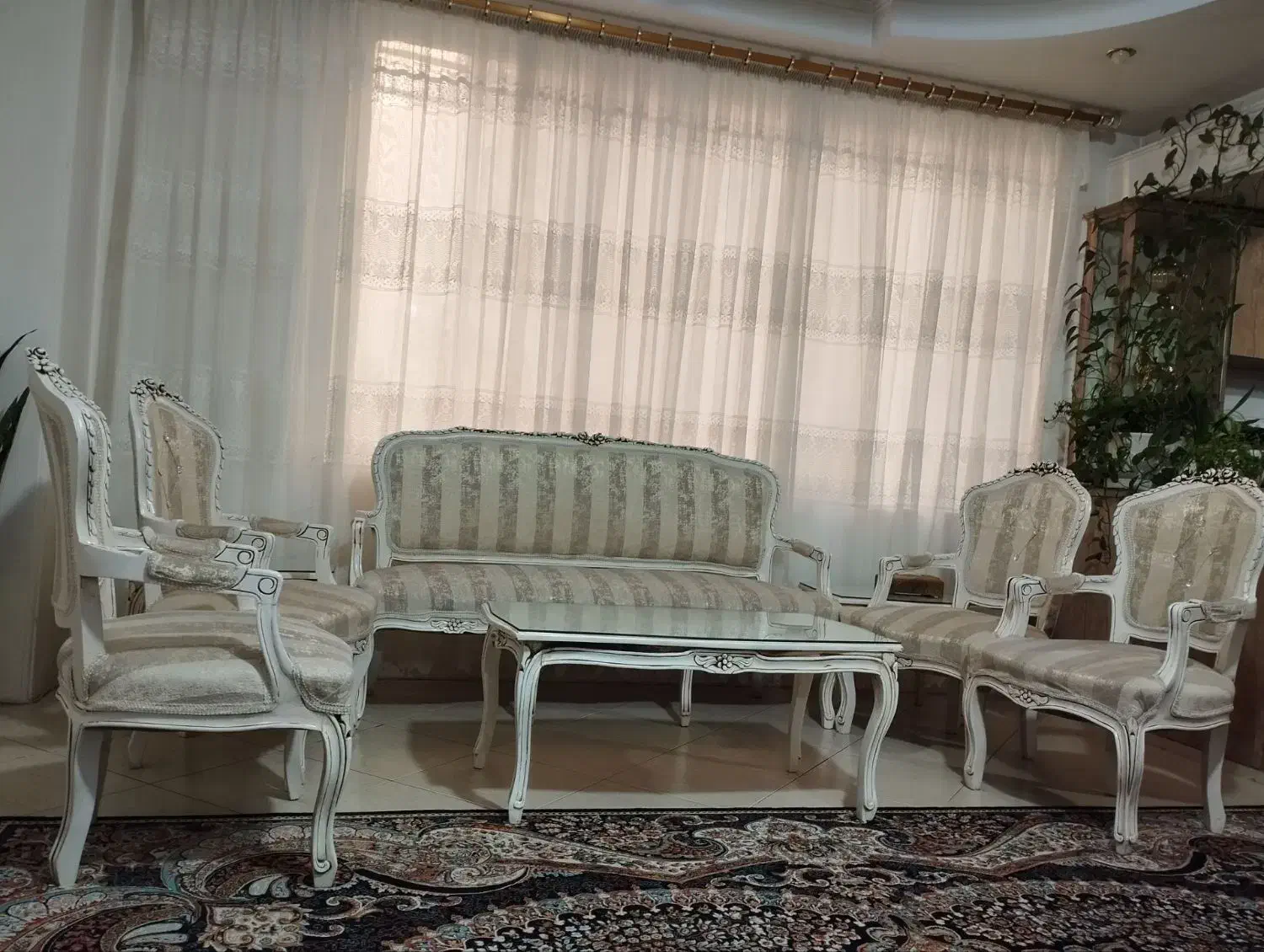 میز صندلی|مبلمان خانگی و میز عسلی|چهارباغ, |دیوار