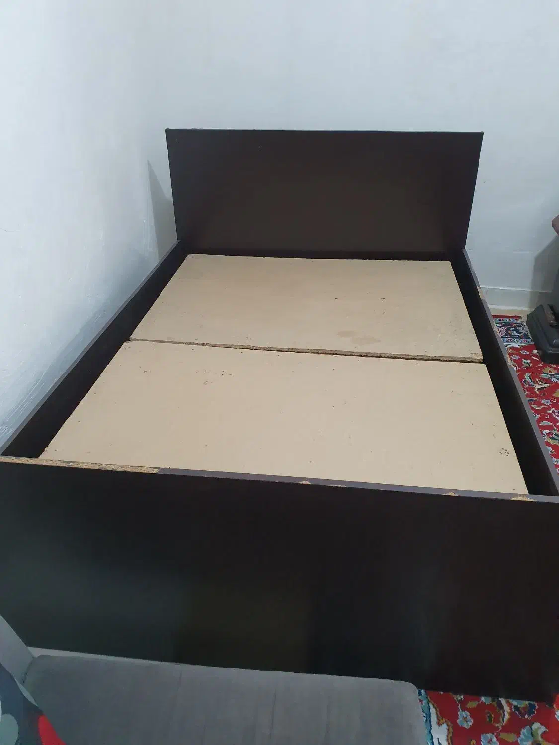 تخت خواب دونفره|تخت و سرویس خواب|صومعه‌سرا, |دیوار