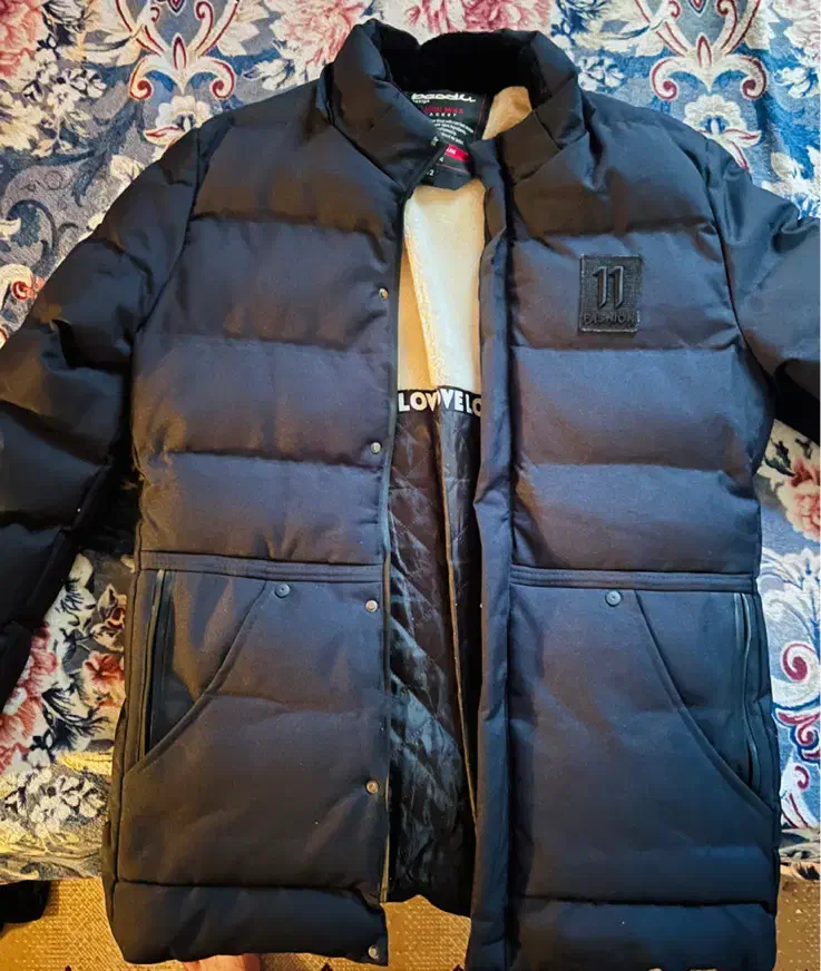 پوشاک ، کاپشن|لباس|ساری, |دیوار