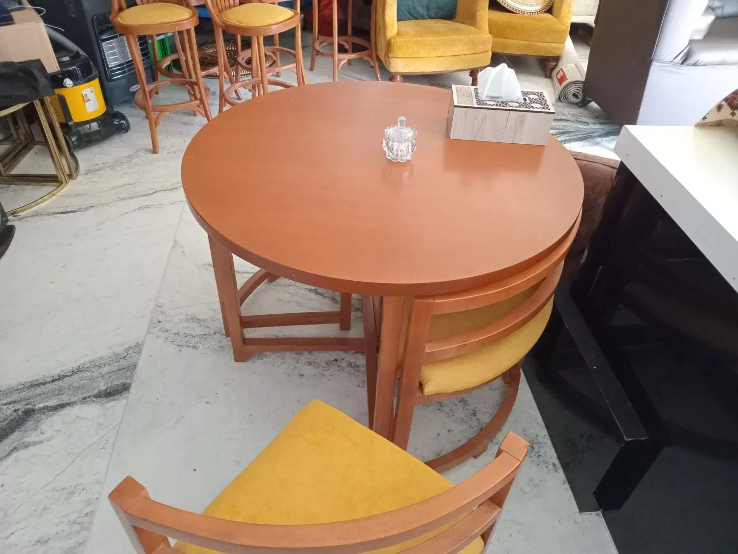 میز ۴ نفره کم جا /در حد نو /سالم و با کیفیت|میز و صندلی غذاخوری|اصفهان, نصرآباد|دیوار