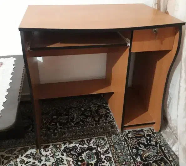 میز کامپیوتر و تحریر و لب تاپ نو و سالم|میز تحریر و کامپیوتر|اراک, |دیوار