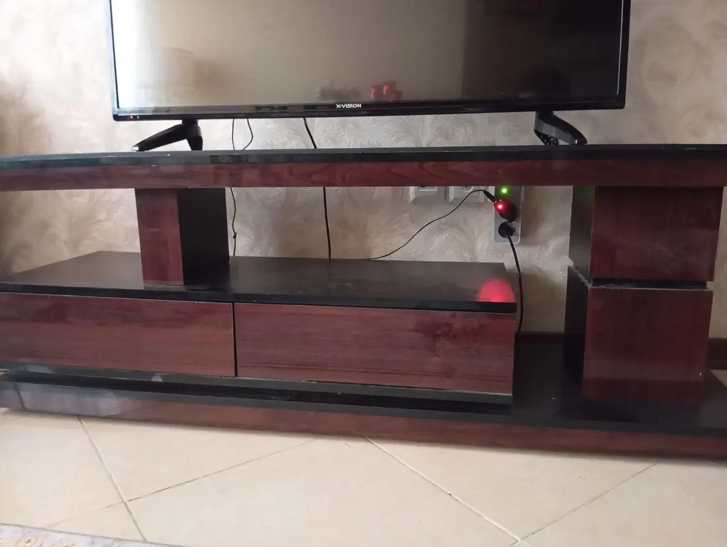 میز تی وی|میز تلویزیون|گلبهار, شهر جدید گلبهار|دیوار