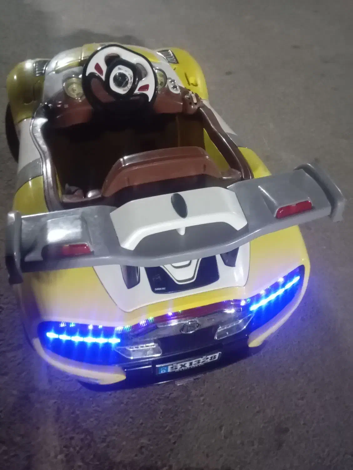 ماشین شارژی|اسباب‌بازی بچه|نهاوند, |دیوار