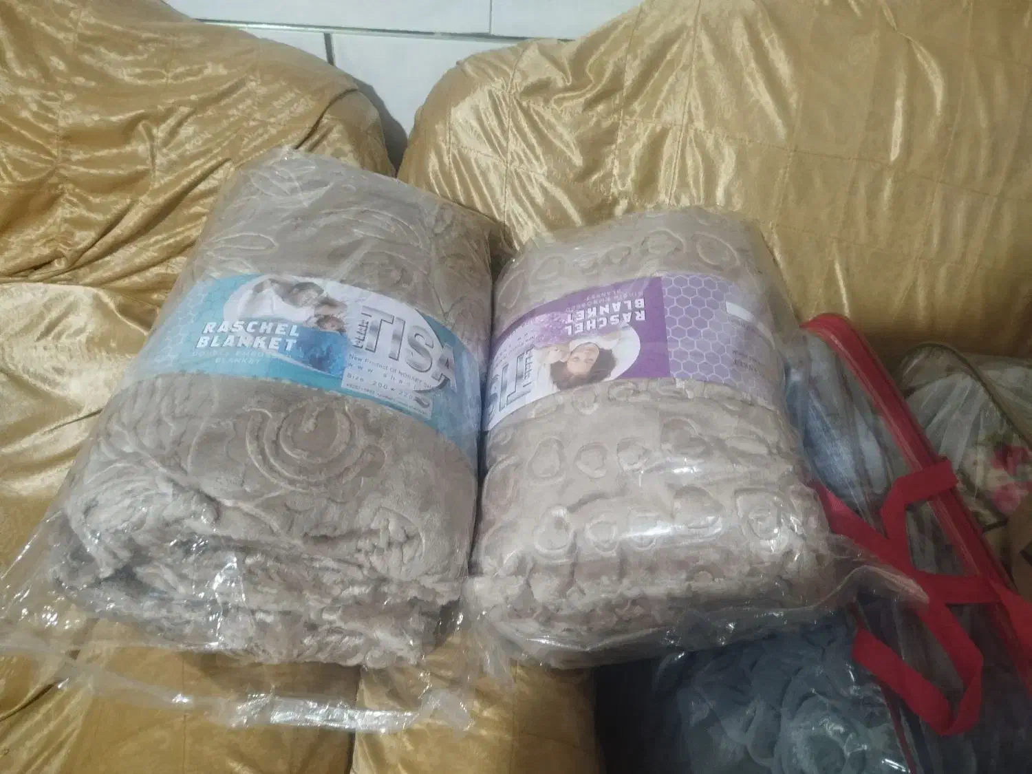 لباس دخترانه|لباس|شاهین‌شهر, گزبرخوار|دیوار