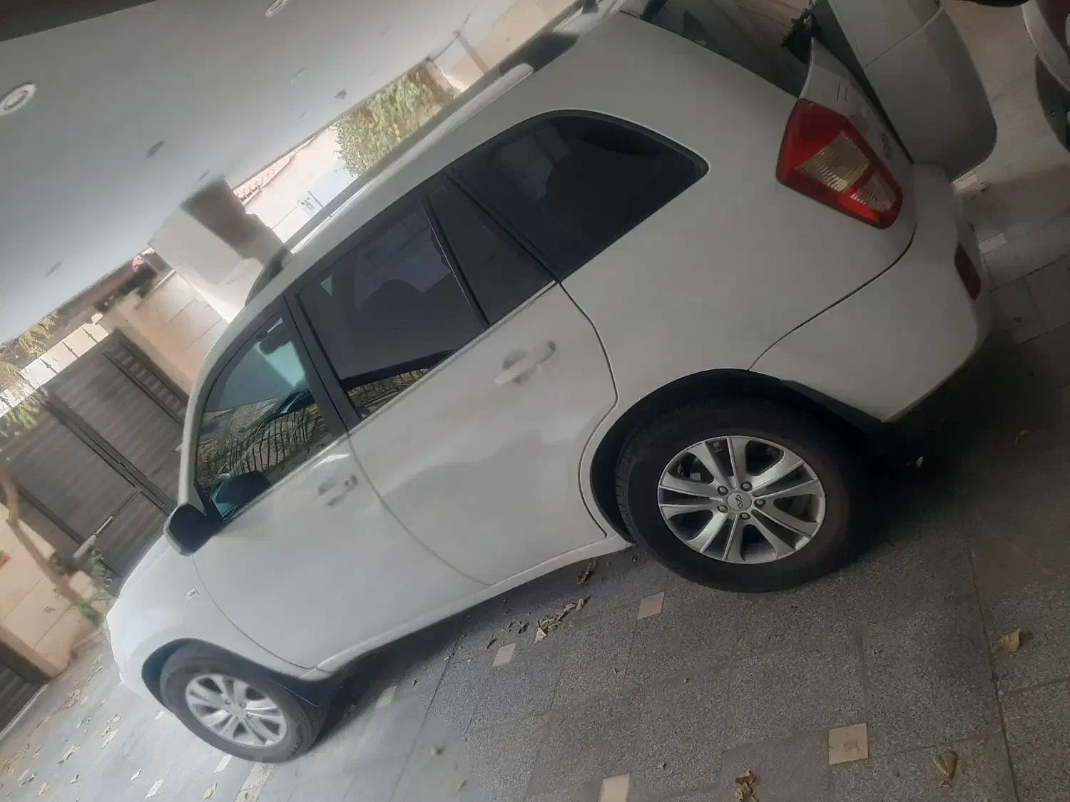 ام وی ام نیوفیس اتومات کم کارکردموتور2000 بی رنگ|خودرو سواری و وانت|تهران, مشیریه|دیوار