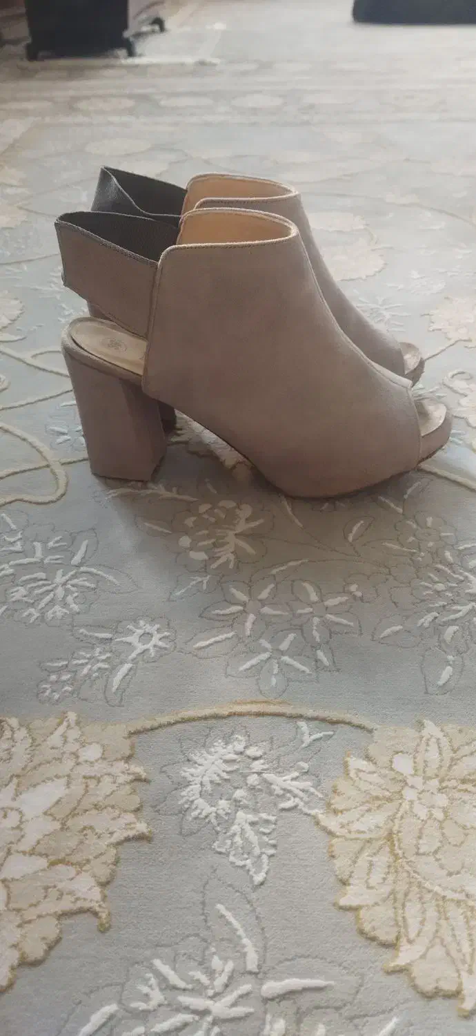 سه جفت صندل|کیف، کفش، کمربند|جوانرود, |دیوار